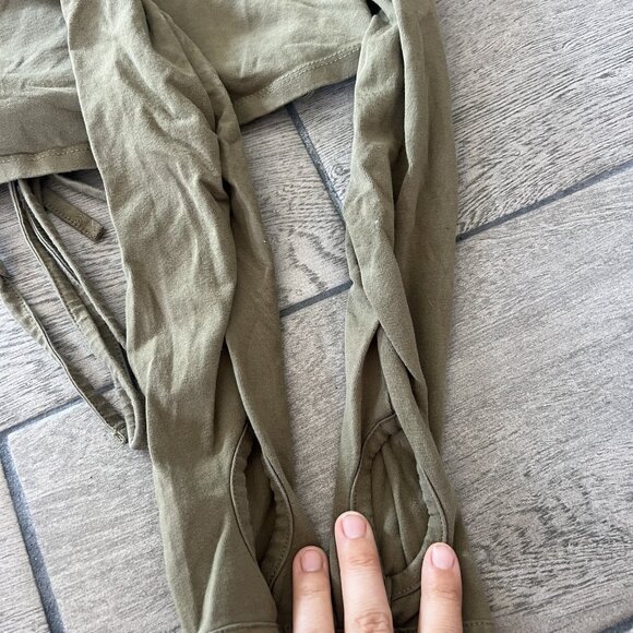 Gymshark Cropped Long Sleep Green Tie Small? (247) - Picture 6 of 7